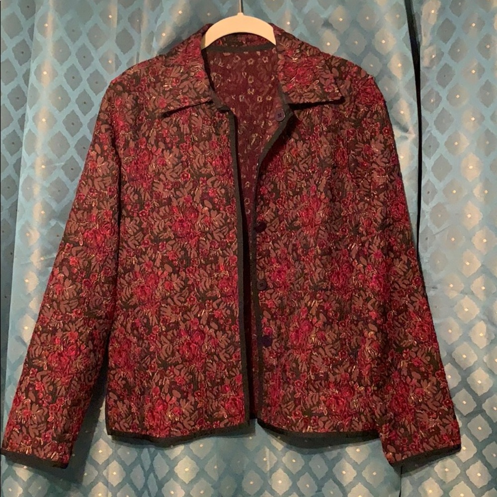 Red tone floral blazer with black piping